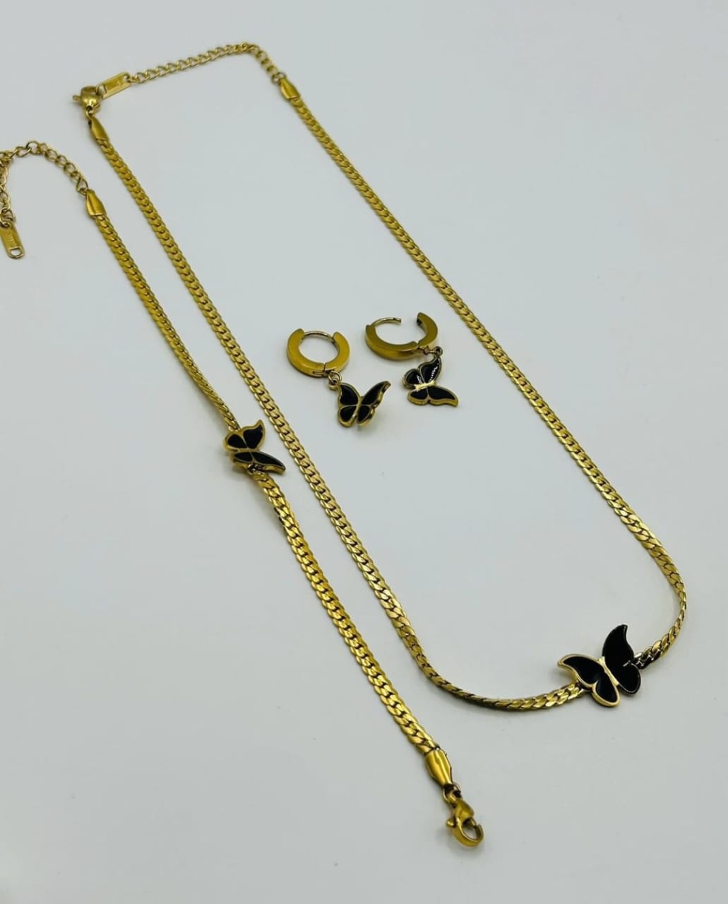 Pendant set with earning and bracelet